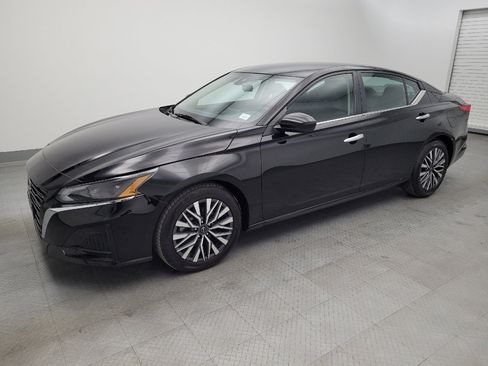 Used 2023 Nissan Altima 2.5 SV image 2