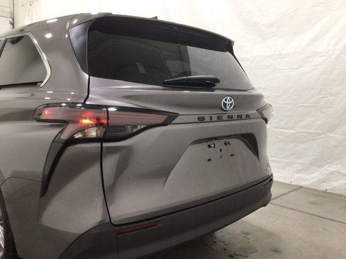 Used 2024 Toyota Sienna LE image 20