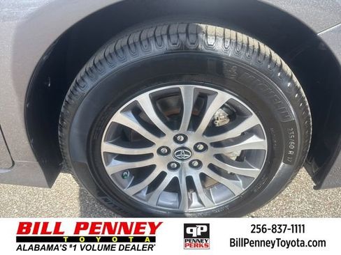 Used 2020 Toyota Sienna XLE image 13