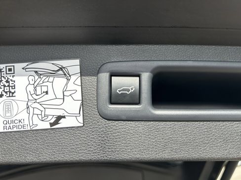 Certified 2024 Toyota Highlander XLE image 20