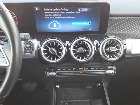 Used 2024 Mercedes-Benz GLB 250 GLB 250 image 26