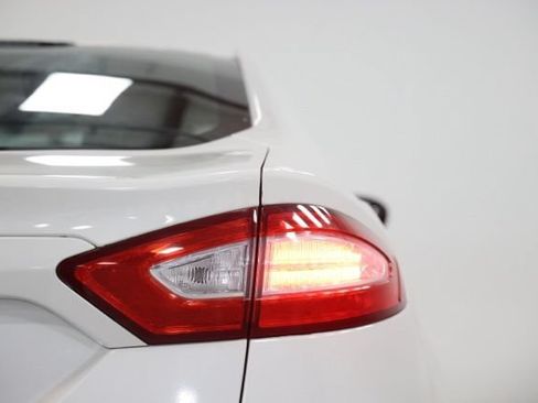 Used 2016 Ford Fusion SE FWD image 14