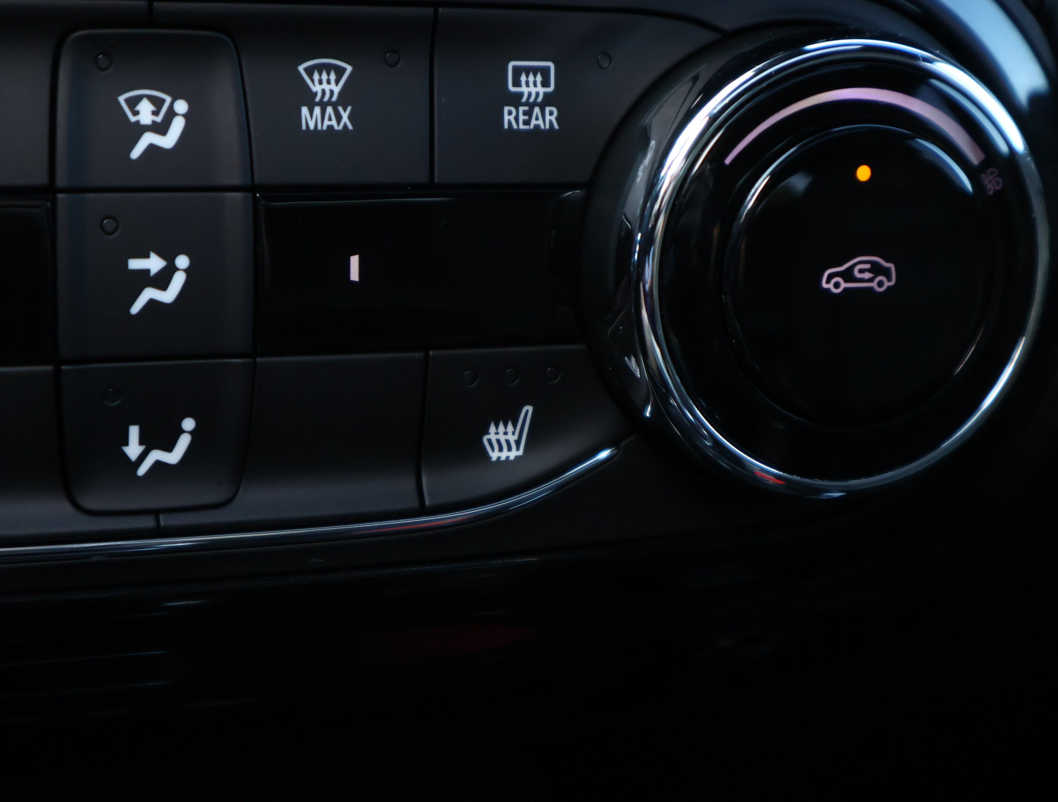 Used 2025 Chevrolet Trax RS w/ Sunroof Package FWD image 5