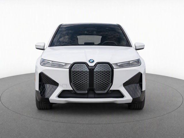Used 2024 BMW iX xDrive50 w/ Premium Package AWD/4WD image 5
