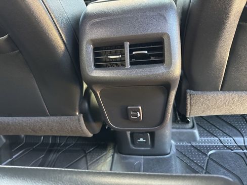 Used 2023 Chevrolet Equinox RS FWD image 14