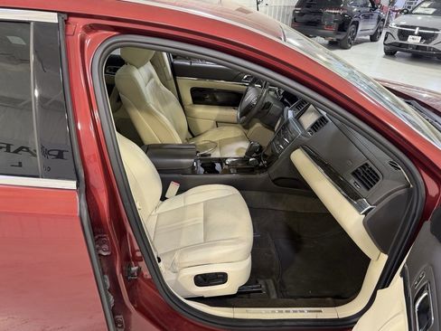 Used 2013 Lincoln MKS image 12