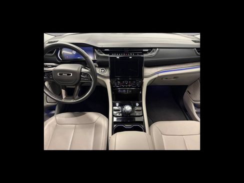 Used 2022 Jeep Grand Cherokee Overland AWD/4WD image 13
