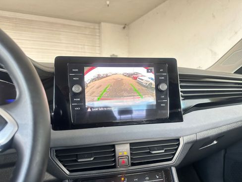 Used 2025 Volkswagen Jetta SE image 18