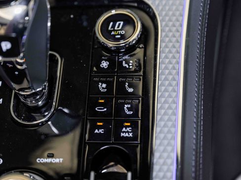 Used 2024 Bentley Continental GT Mulliner image 39