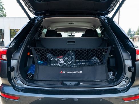 New 2025 Mitsubishi Outlander SE image 7