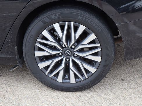 Used 2025 Nissan Altima 2.5 SV FWD image 26