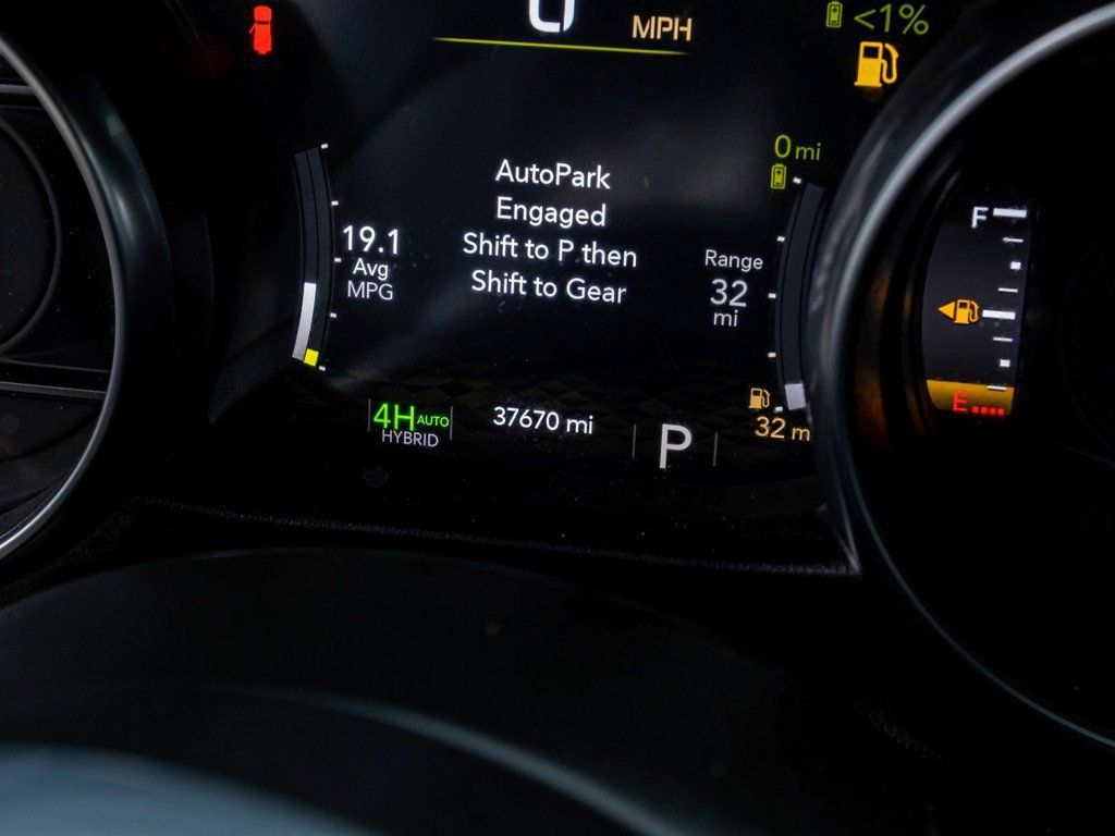 Used 2023 Jeep Wrangler Unlimited Sahara w/ Cold Weather Group AWD/4WD image 18