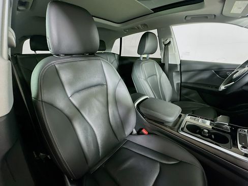 Certified 2023 Audi Q8 Premium w/ Convenience Package AWD/4WD image 3