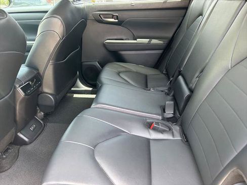 Certified 2026 Toyota Highlander XLE AWD/4WD image 19