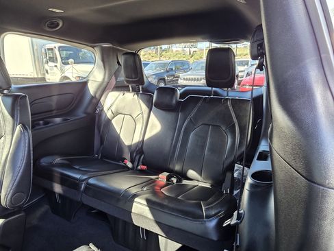 New 2026 Chrysler Pacifica Select image 18