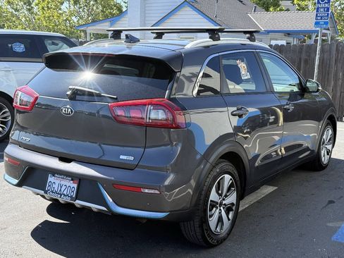 Used 2018 Kia Niro EX Premium FWD image 6