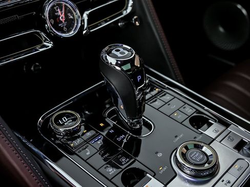 Used 2023 Bentley Flying Spur V8 image 38