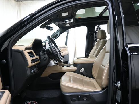 Used 2021 Chevrolet Tahoe Premier w/ Premium Package AWD/4WD image 9
