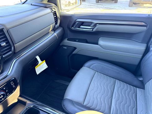 Used 2025 Chevrolet Silverado 1500 ZR2 w/ Technology Package image 34