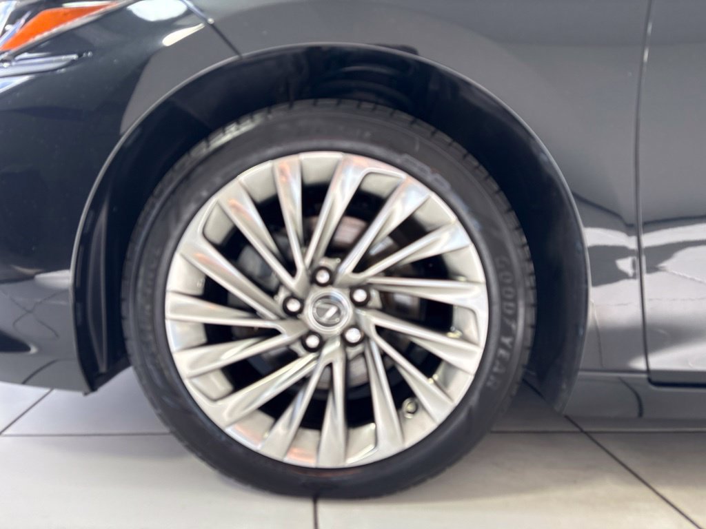 Used 2021 Lexus ES 350 Ultra Luxury w/ Accessory Package 2 FWD image 9