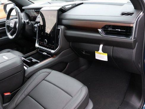New 2026 GMC Yukon Denali w/ Sun & Power Step Package AWD/4WD image 9