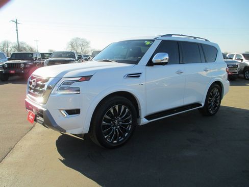 Used 2022 Nissan Armada Platinum w/ Captain's Chairs Package image 9