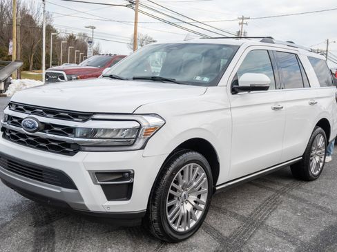 Used 2024 Ford Expedition Limited image 7