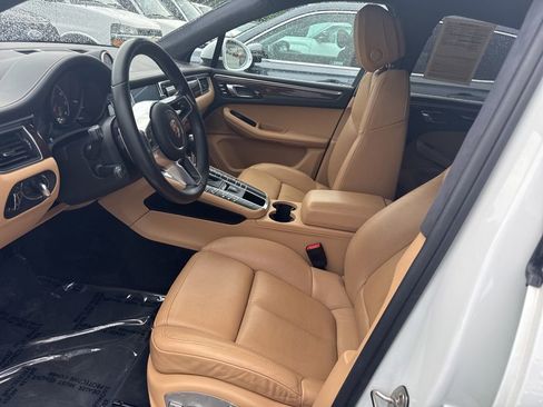 Used 2017 Porsche Macan Turbo AWD/4WD image 3