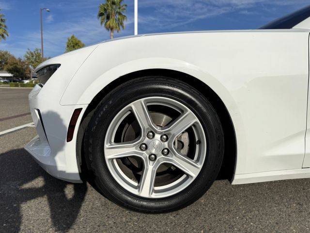 Used 2017 Chevrolet Camaro LT RWD image 10