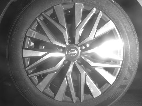 Used 2025 Nissan Altima 2.5 SV FWD image 12