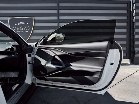 Used 2019 Ferrari 812 Superfast image 24