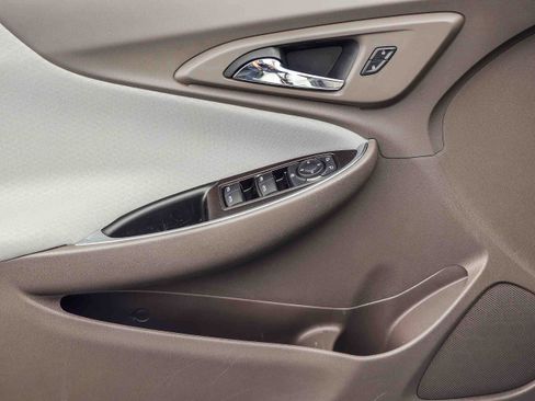 Used 2021 Chevrolet Malibu LT image 9