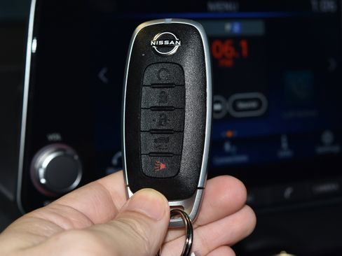 New 2025 Nissan Sentra SR w/ Midnight Edition image 13