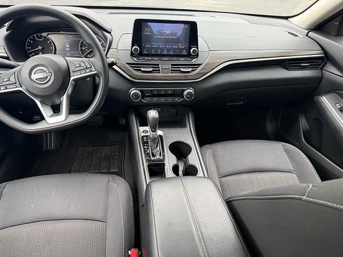 Used 2025 Nissan Altima 2.5 SV FWD image 15