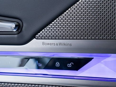 Used 2024 BMW i7 xDrive60 image 16