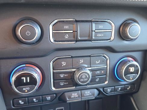 Used 2024 Chevrolet Tahoe High Country w/ Advanced Technology Package image 20