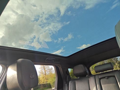 Used 2017 Land Rover Discovery Sport HSE AWD/4WD image 30