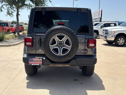 Used 2018 Jeep Wrangler Unlimited Sport AWD/4WD image 5