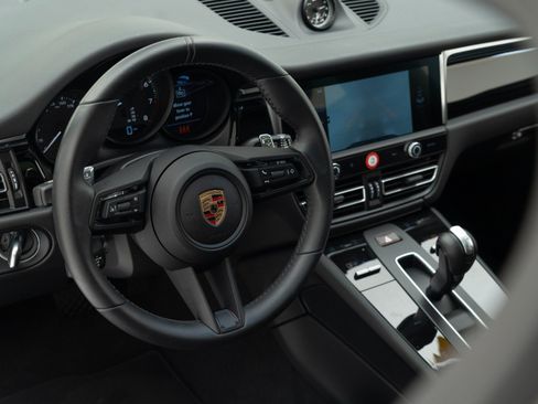 Certified 2026 Porsche Macan AWD/4WD image 20