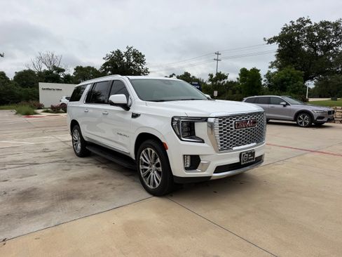 Used 2023 GMC Yukon XL Denali AWD/4WD image 7