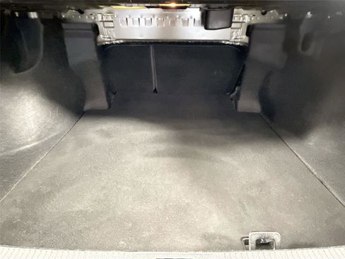 Used 2018 Toyota Camry SE w/ Convenience Package FWD image 33