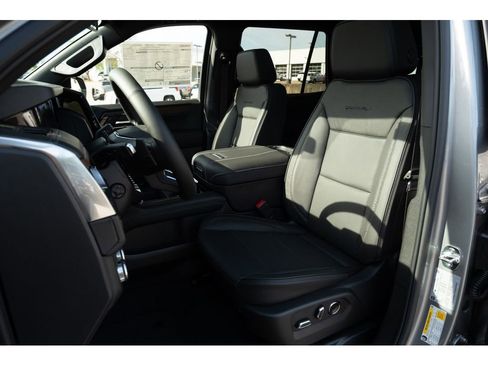 New 2026 GMC Yukon Denali image 12