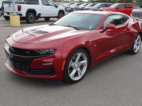 Used 2019 Chevrolet Camaro SS RWD image 3