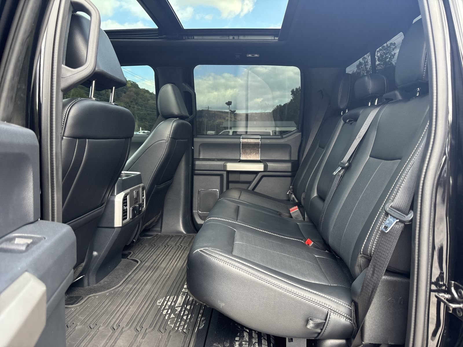 Used 2022 Ford F250 Lariat w/ Lariat Ultimate Package AWD/4WD image 25