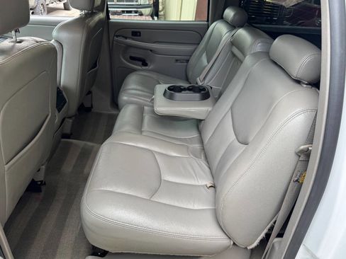 Used 2005 Chevrolet Silverado 3500 LT w/ Heavy-Duty Power Package image 8