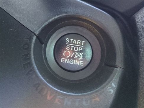 Used 2020 Jeep Renegade Latitude w/ Popular Equipment Group image 23