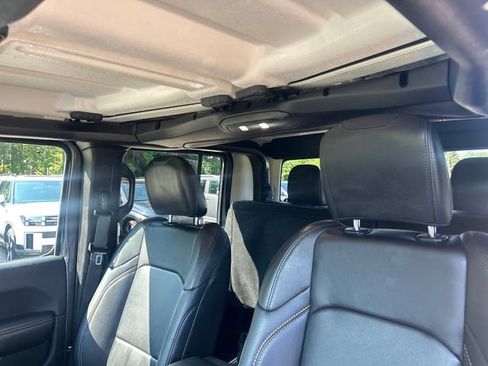 Used 2025 Jeep Gladiator Sport AWD/4WD image 22