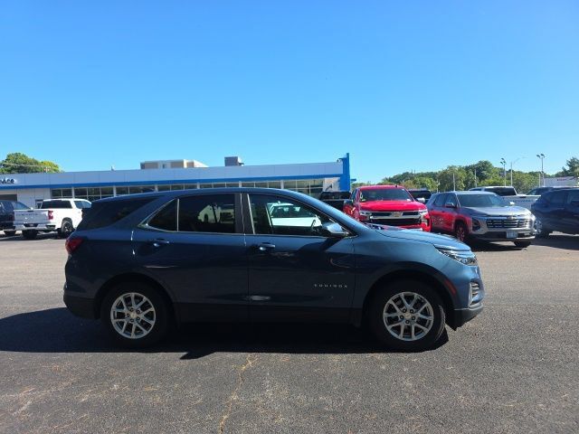 Used 2024 Chevrolet Equinox LT AWD/4WD image 2