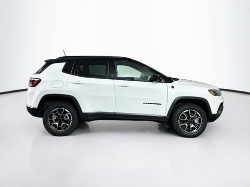 Used 2025 Jeep Compass Trailhawk AWD/4WD image 10