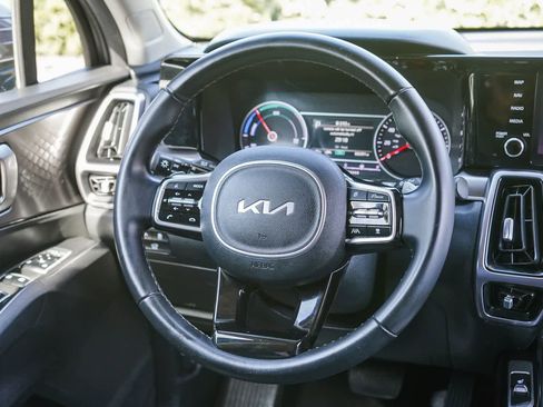 Used 2023 Kia Sorento EX w/ Panoramic Sunroof Package FWD image 15